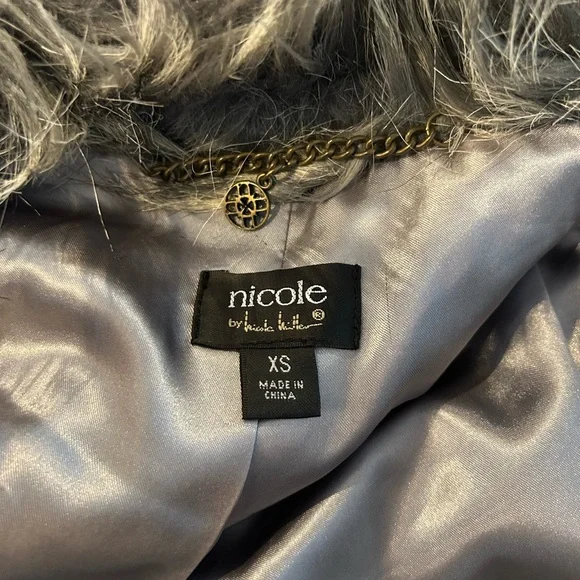 Nicole Miller Faux Fur Open Vest - Picture 4 of 7